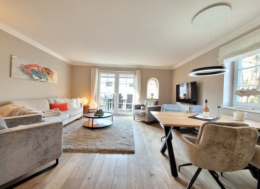 Wohn-/Esszimmer mit Terrasse