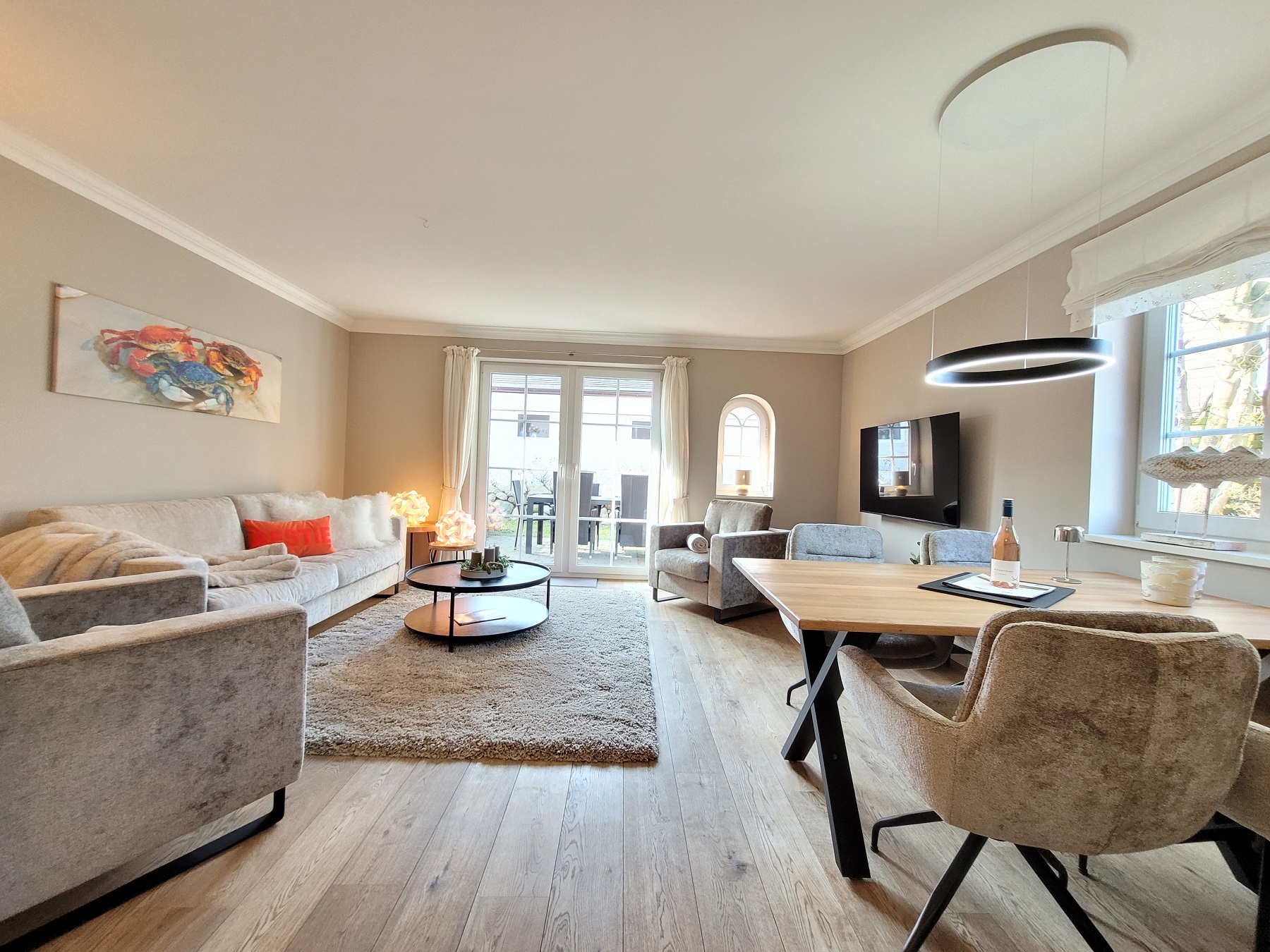 Wohn-/Esszimmer mit Terrasse